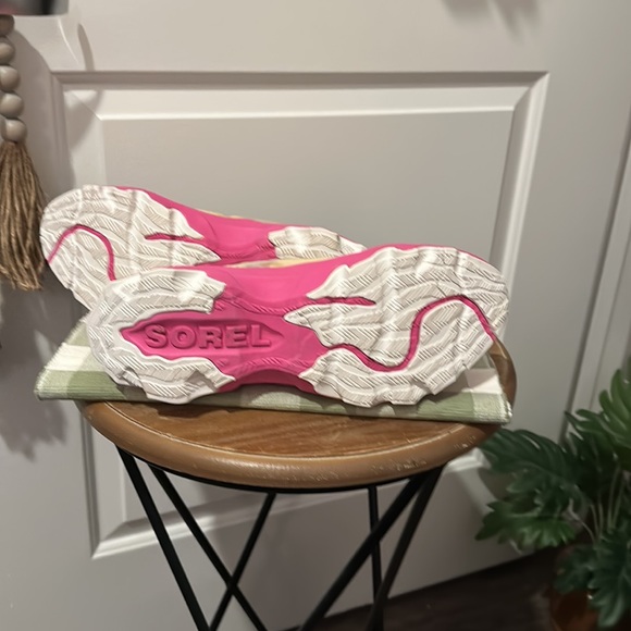 Sorel, Women’s Kinetic Breakthru Tech Sneaker, size 9.5 - Picture 9 of 13